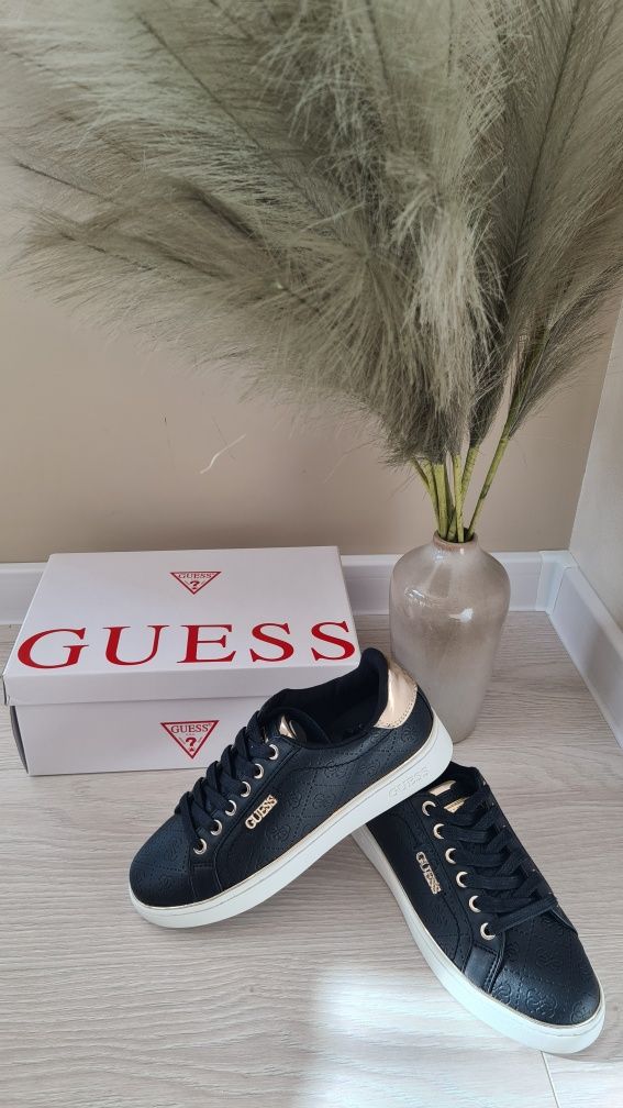 Дамски кецове Guess