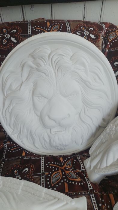 Capace stalpi și decorațiuni