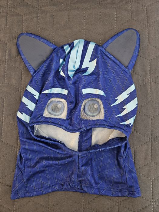 Продавам оригинален детски костюм на PJ Masks