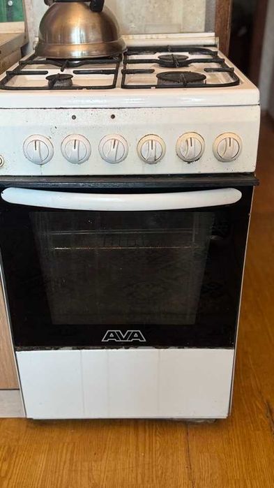 Плита газовоэлектрическая 3+1 с духовкой в комплекте газовый баллон