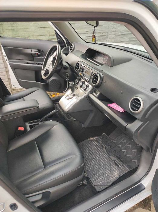 Продавам Toyota Scion, перфектно състояние