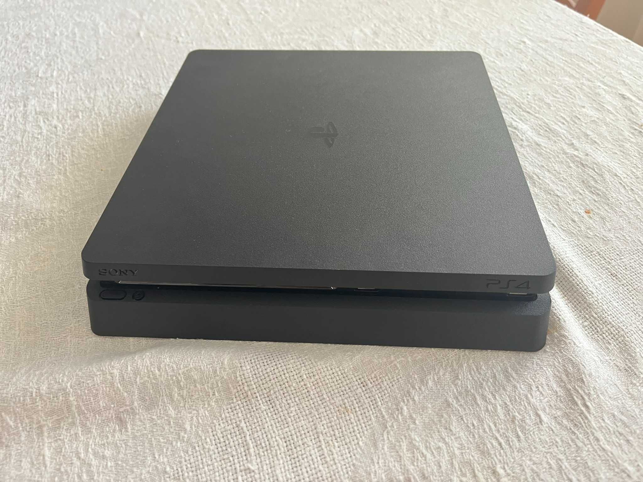 PS4 конзола + 7 игри