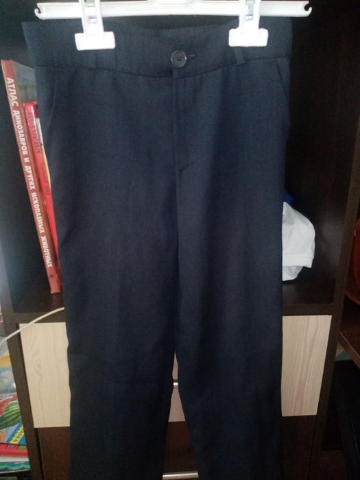 Продам брюки школьные