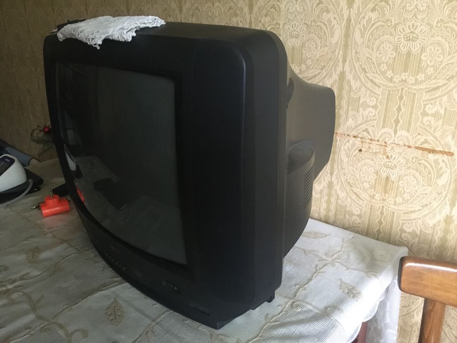 Срочно продам телевизор в идеальном состоянии