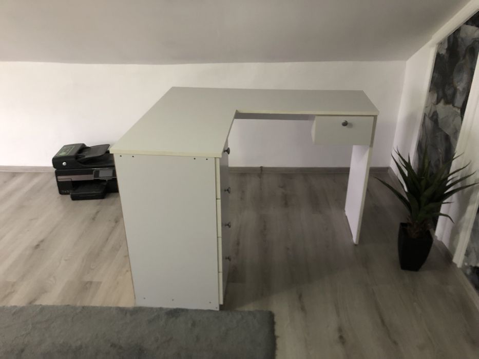 Birou cu sertare sertarele au softclous montat de doua luni pentru min
