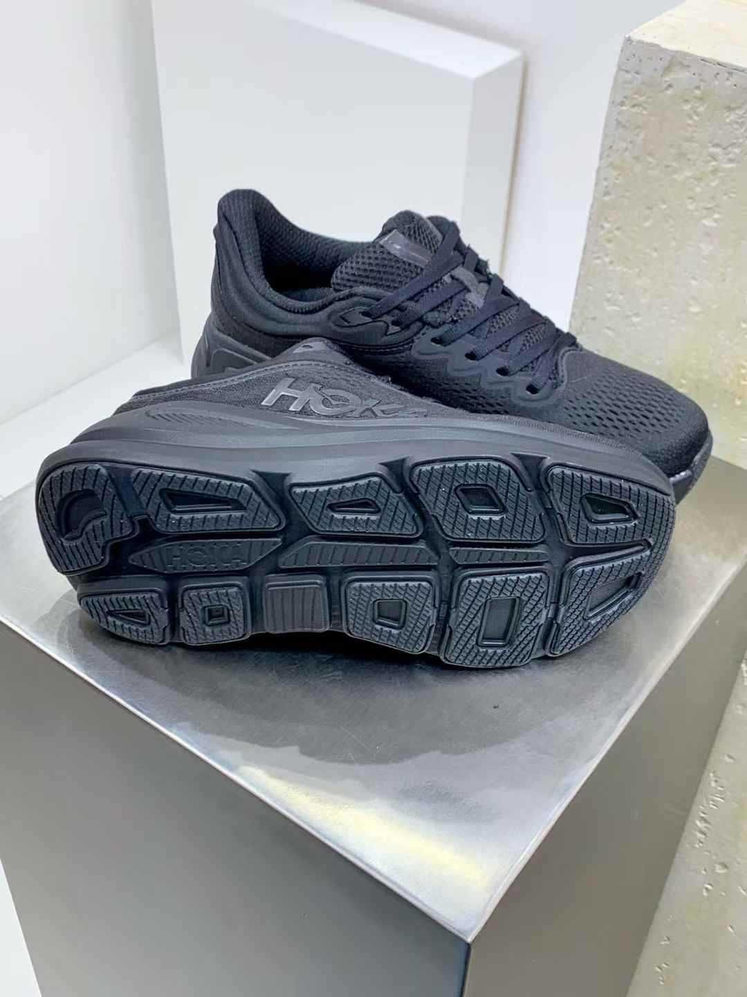 Мъжки маратонки за бягане Hoka Bondi 9  Черни