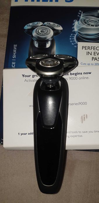 Vand aparat de ras , barbierit  Philips seria9000 stare foarte buna !