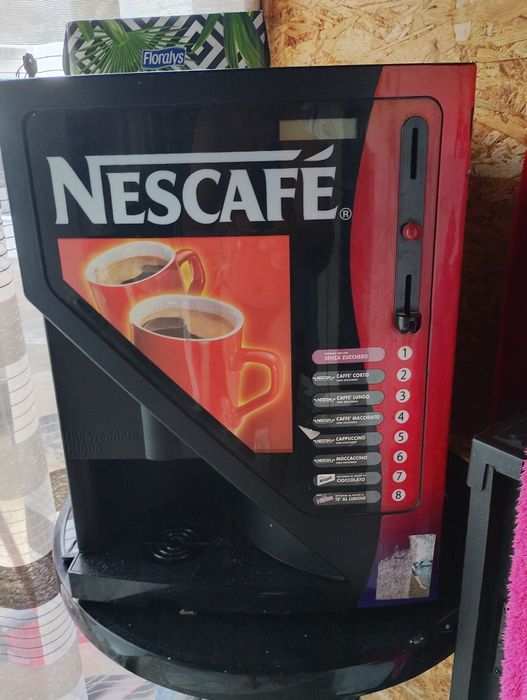 Vând aparat de cafea solubila