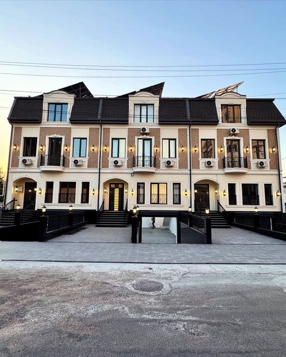 Продажа новый Евро Дом Таунхаус на Саламатина 1.3 сот 3 уровня

Локаци