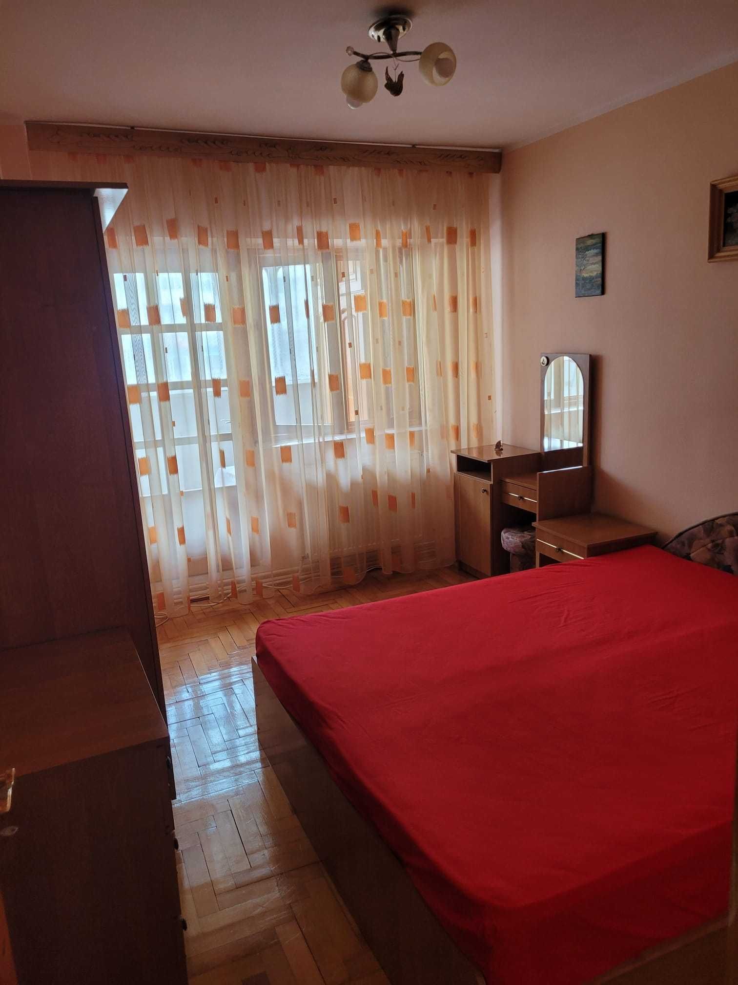 Vând apartament 2 camere 54 metri patrati zonă ultracentrală Pașcani