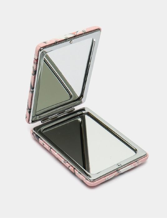 Карманное зеркало - любимый аксессуар любой красавицы!

Благодаря свои