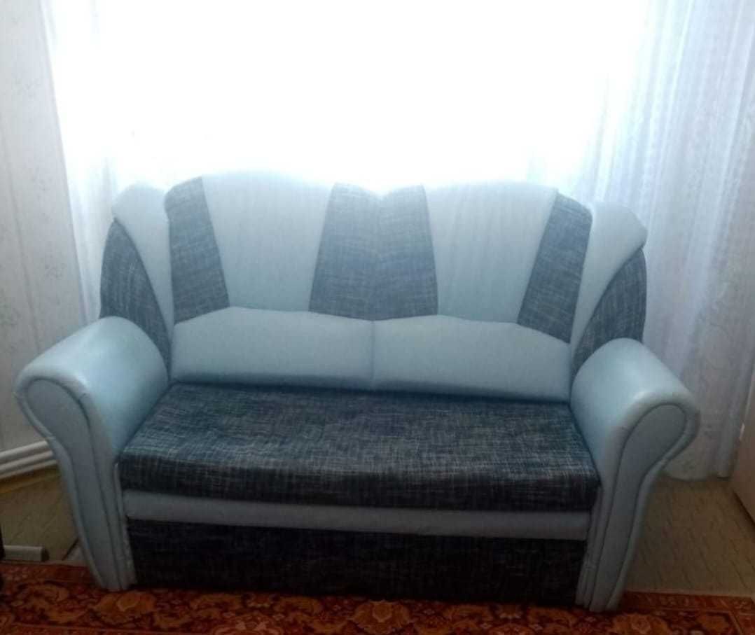Canapea extensibila din piele si material textil 3 locuri