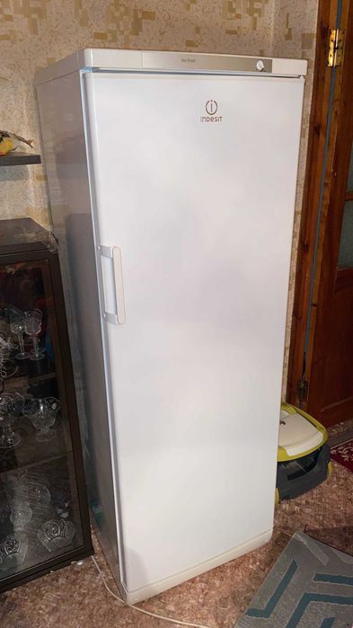 Морозильная камера (морозильный шкаф) INDESIT