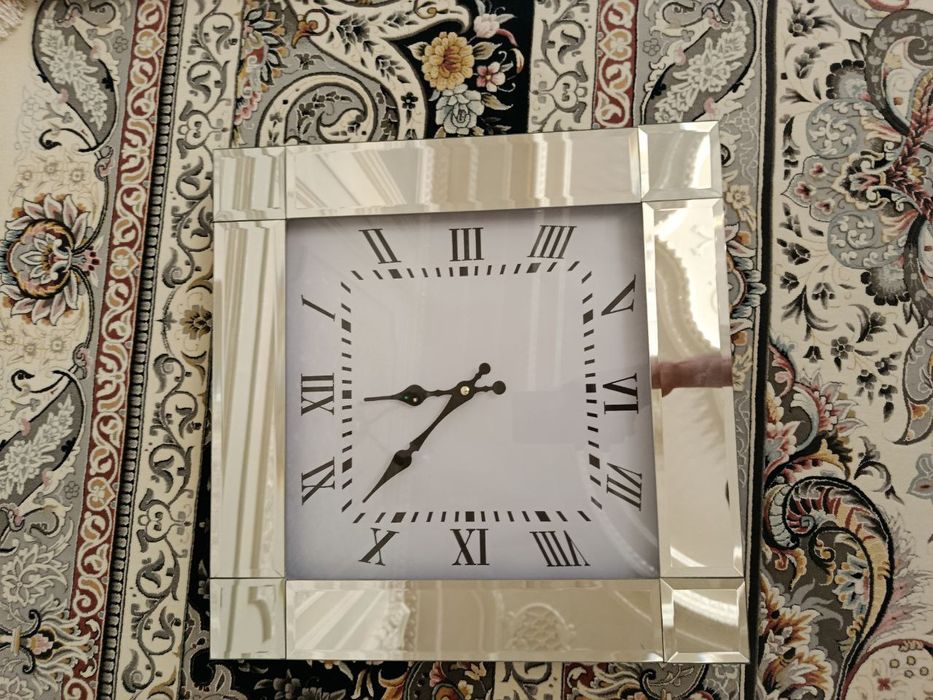 Продается настенные часы