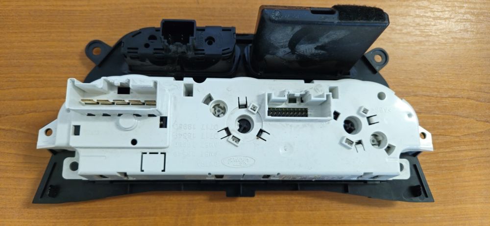 Scut motor metalic si consola AC Ford transit connect