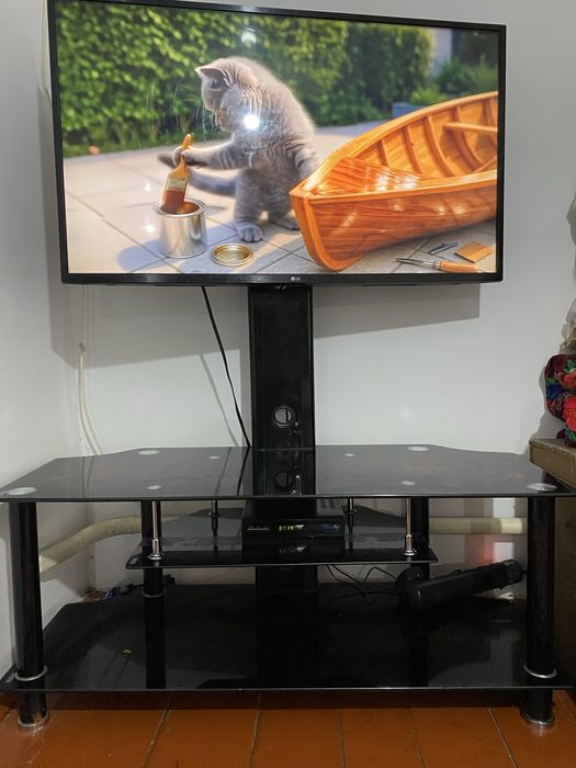 Под телевизор б/у очень хороший состояние