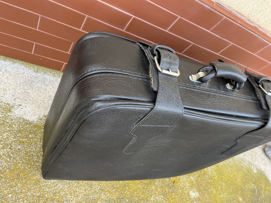 Vand valiza de piele model retro