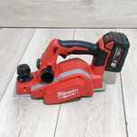Rindea lemn  pe acumulator Milwaukee M18 BP
