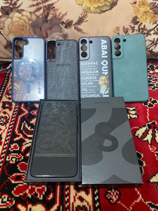 Samsung S22 коробка, чехлы в комплекте