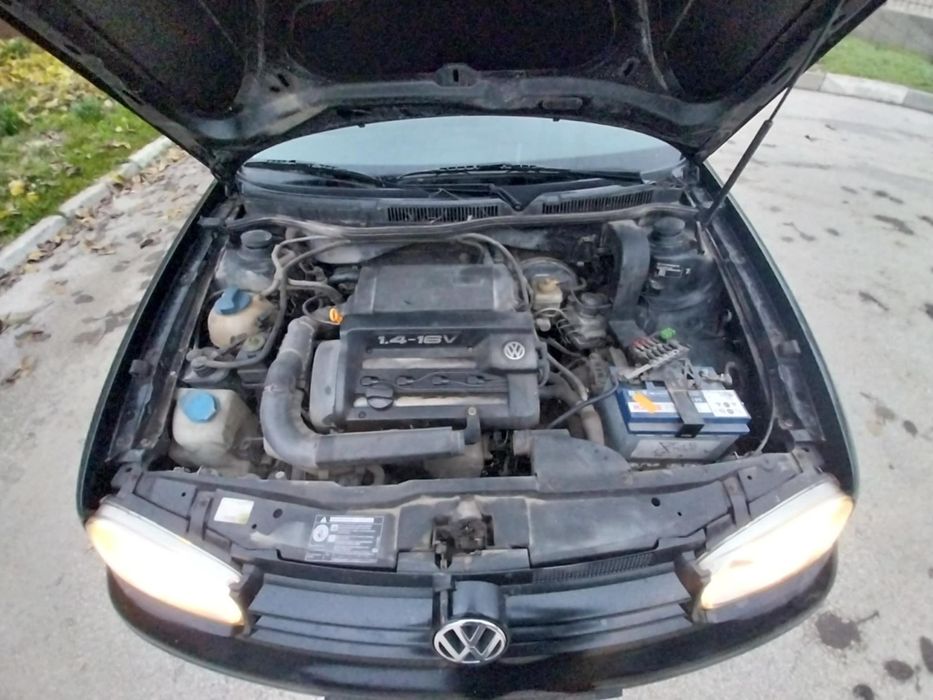 Продава се на Части Volkswagen Golf 4