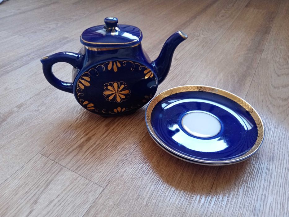 Чайник и три блюдца от советского винтажного сервиза