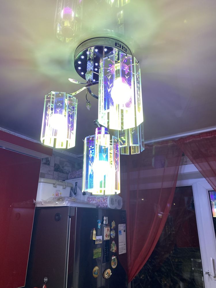 Продается люстра