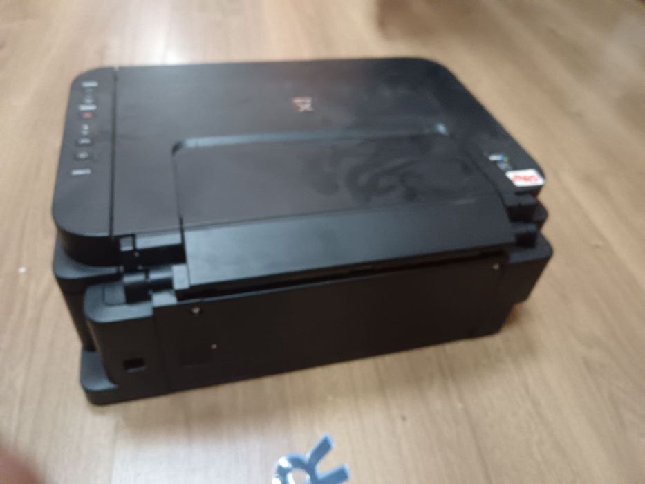 Rangli printer holati ideal, yangi