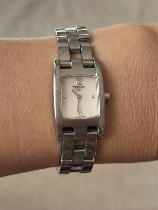 Часовник Tissot.