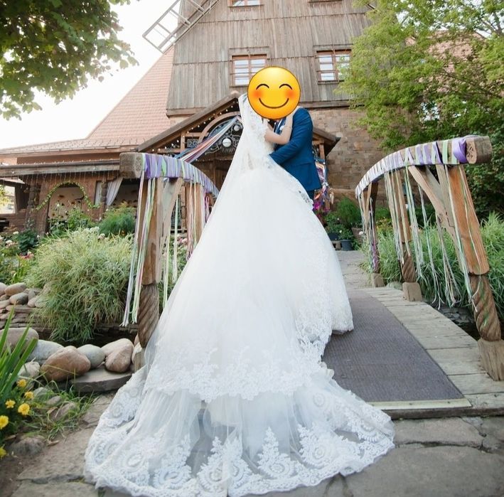 Продам 2 платья свадебных