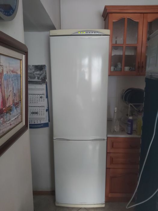 Хладилник с фризер Daewoo