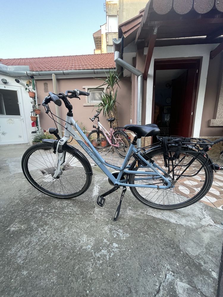 Bicicleta de dama cu suspensie