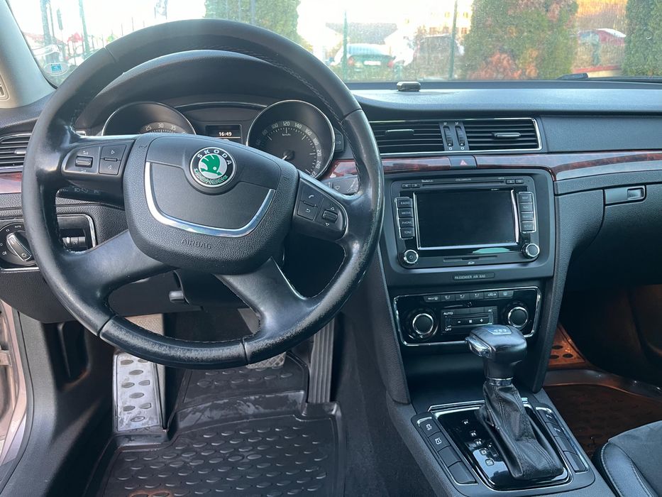 Skoda Superb Combi 2011