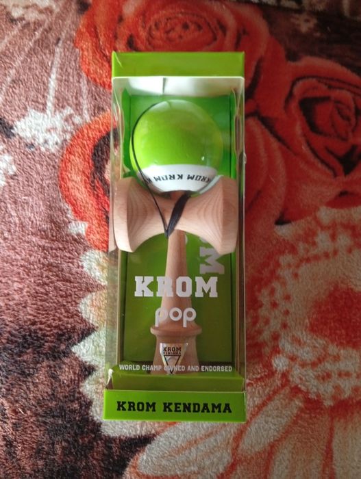 Kendama krom Pop originală sticky clear.