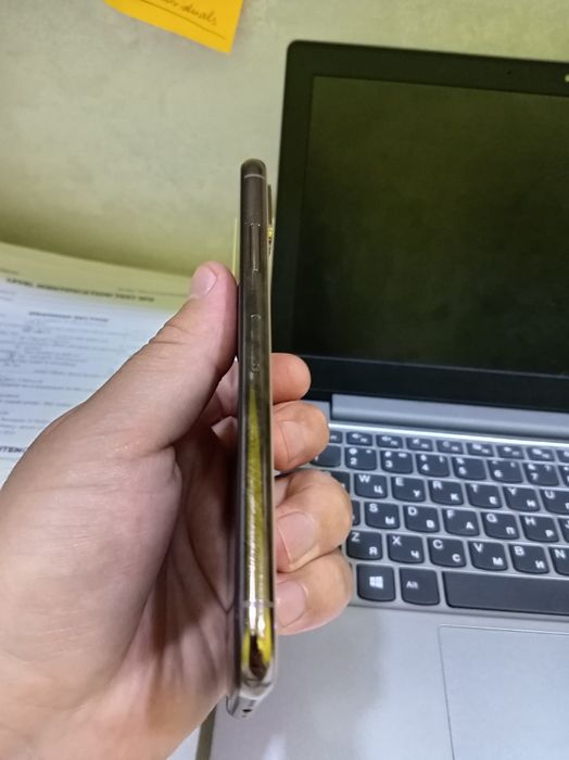 Iphone xc 64 gb.