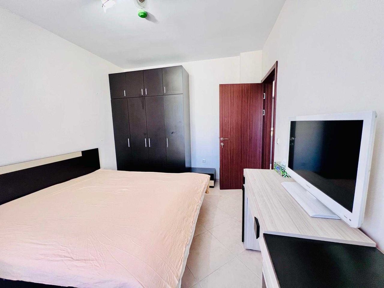 Продава се Тристаен апартамент в к.к. Слънчев бряг - 70 кв.м за 1572 €/кв.м - Снимка #9