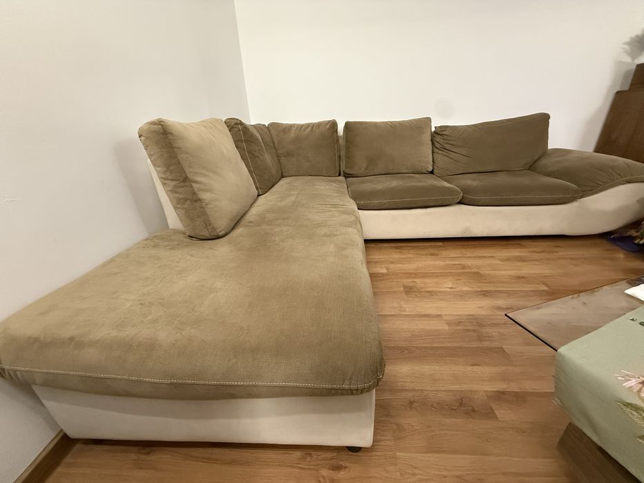 Ъглов холов диван