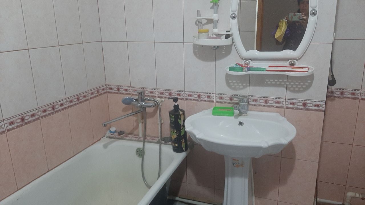 Kogon shaxar Kbshda 4 xonalik dom srochniga Sotiladi
