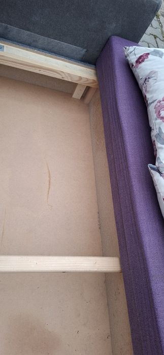 Vând canapea extensibila cu lada depozitare si 3 perne in stare foarte