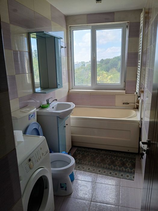 Inchiriez apartament 2 camere etaj 4 din 4 Tomis Nord Constanta.