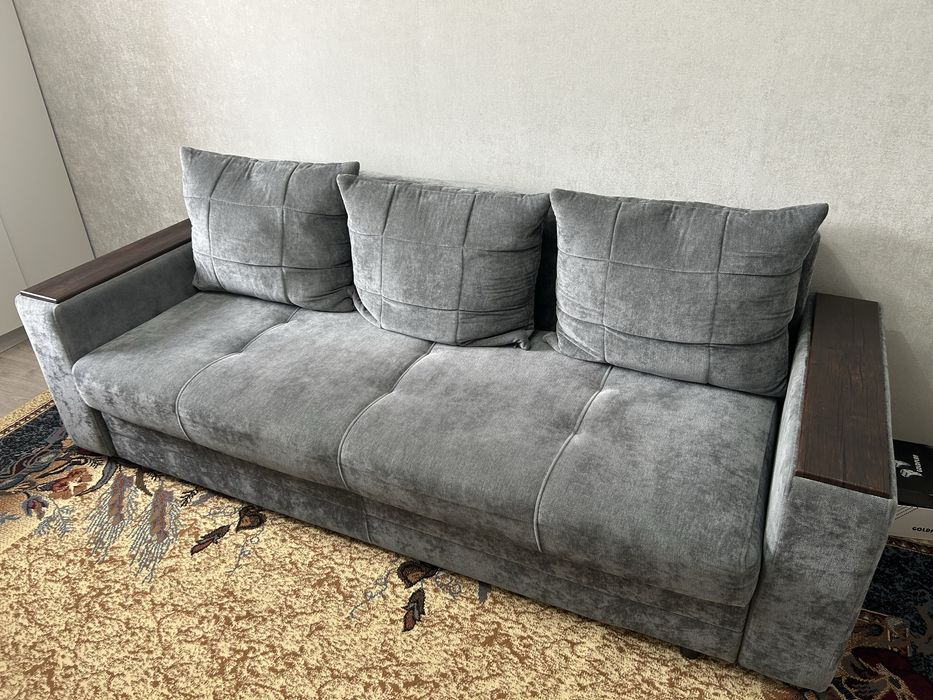 Продам диван в хорошем состоянии