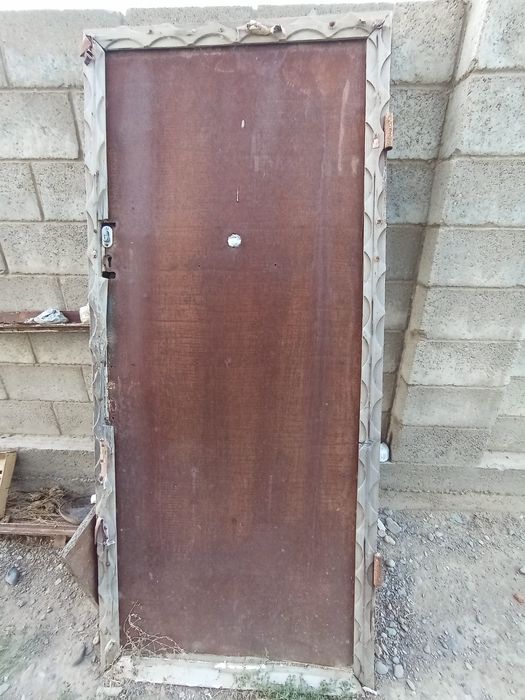 Темір есік корпусымен