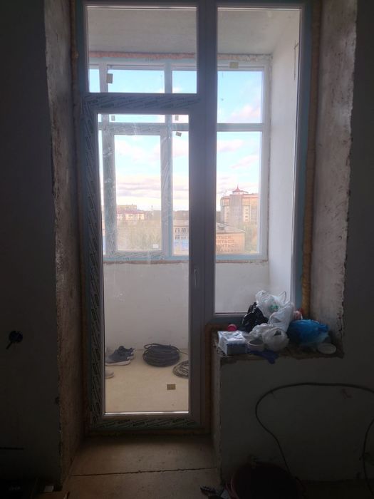 Продам балконную пластиковую дверь