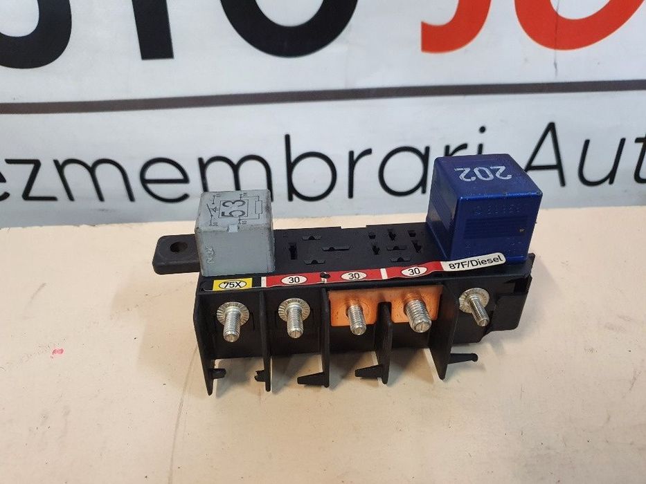 Bloc relee VOLKSWAGEN GOLF IV 1J1 1997 - 2007 1.6 16V ATN, AUS, AZD, BCB 8L0941822A