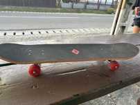 Vând skateboard 100 lei negociabil