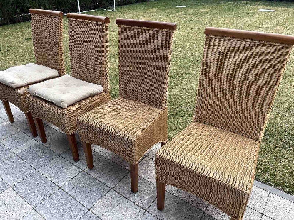 Столове от естествен ратан