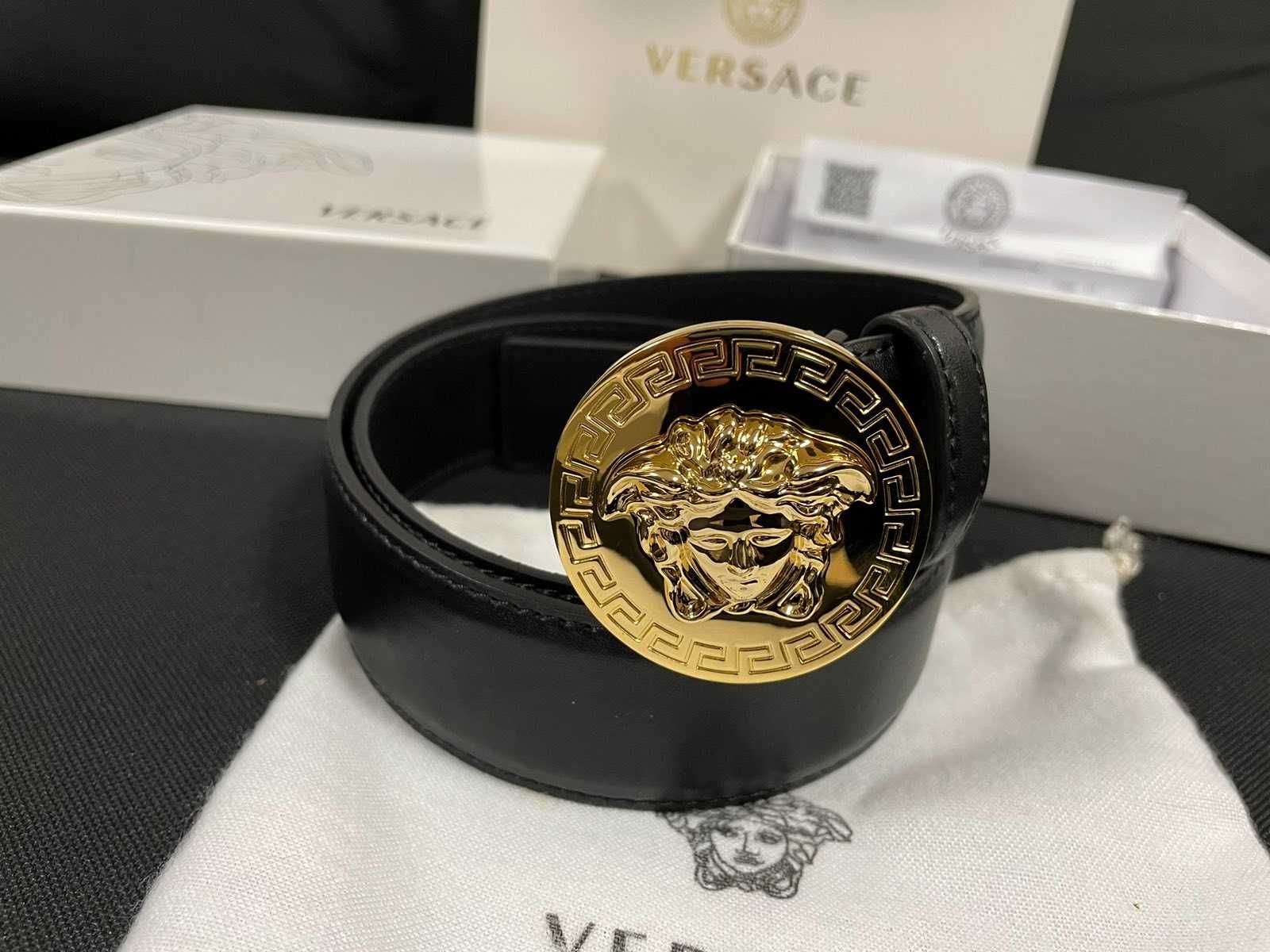 Чисто нов дамски колан Versace medusa със сребърна и със златна тока