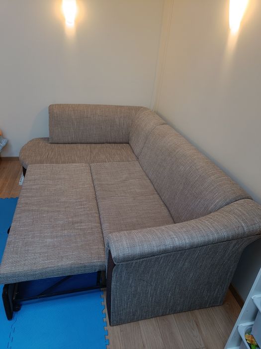 Coltar extensibil cu lada depozitare.