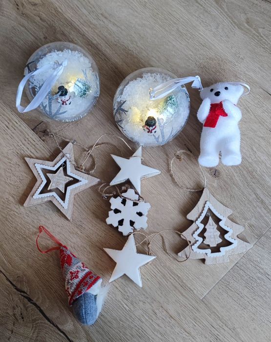 Коледна елха, коледна украса и лампички