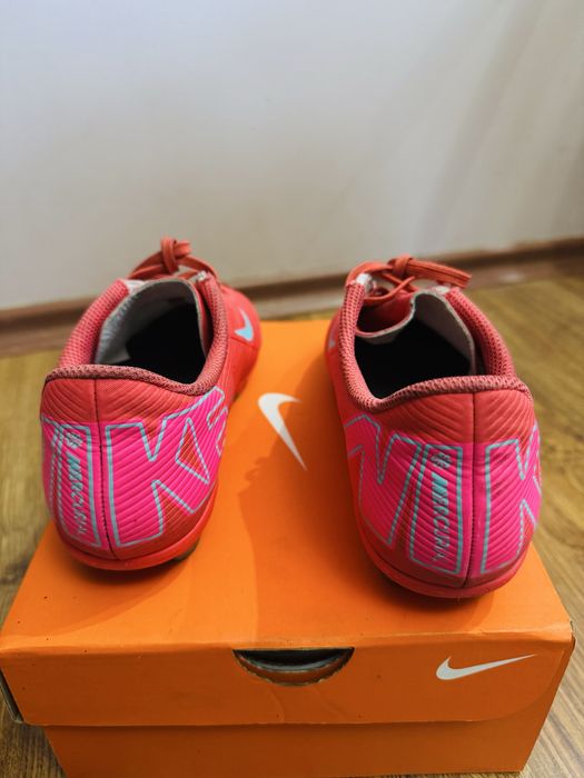 Като нови-бутонки Nike