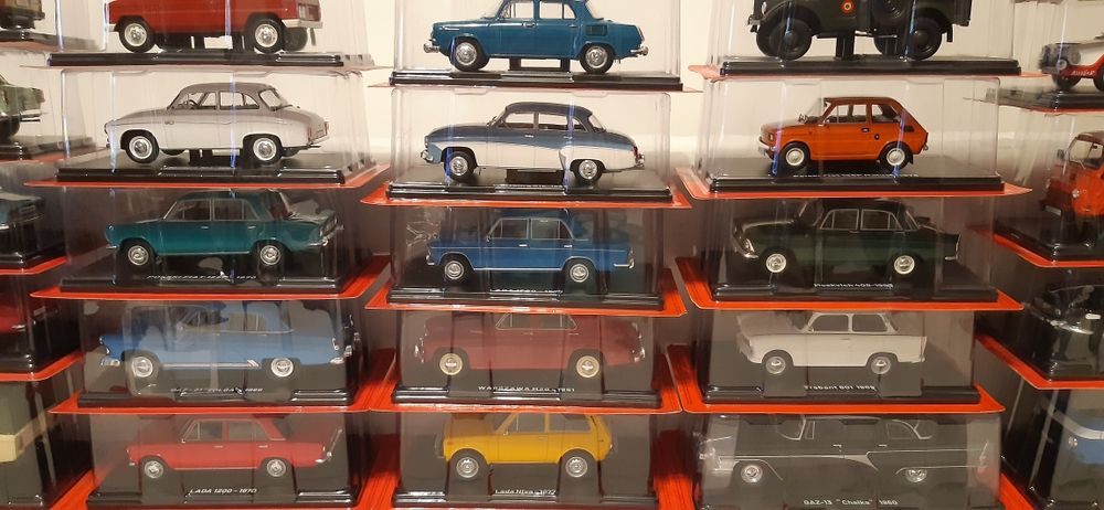 Automobile de neuitat ,machete din metal scara 1:24